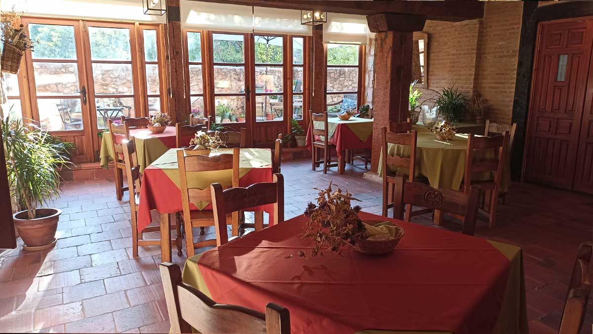 Comedor de hotel rural el Adarve en Ayllón, alojamiento rural